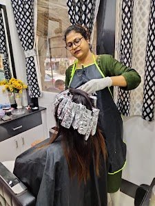 THE BEAUTY GARAGE SALON place picture